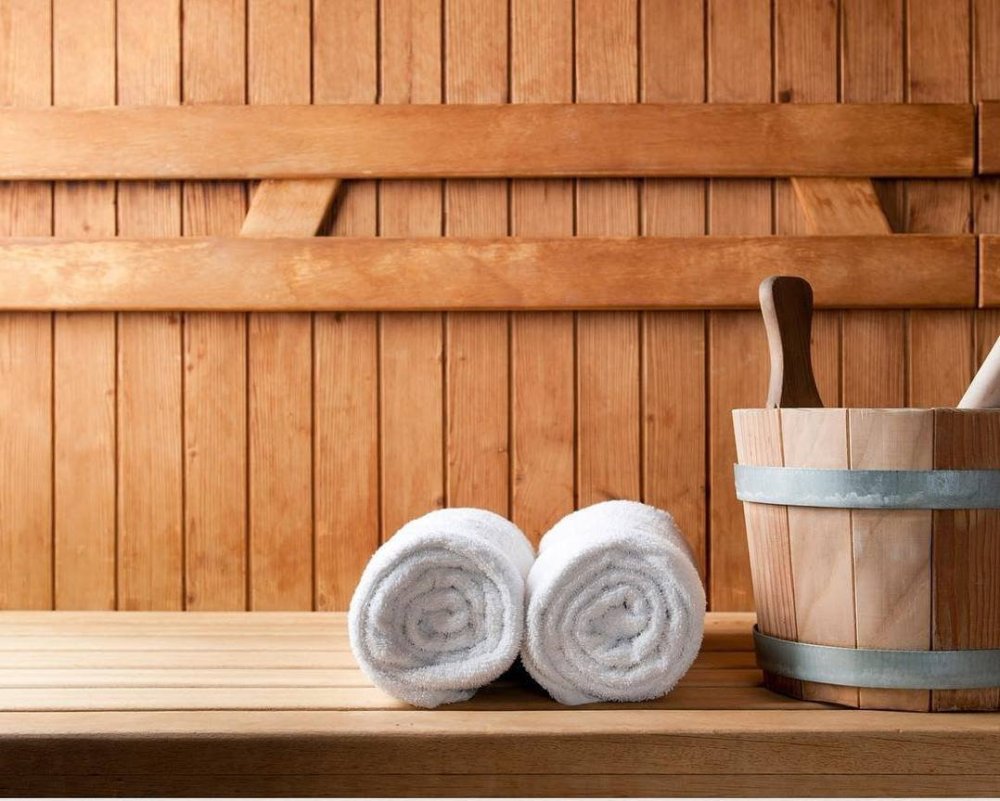 Фото банных принадлежностей и людей сауны