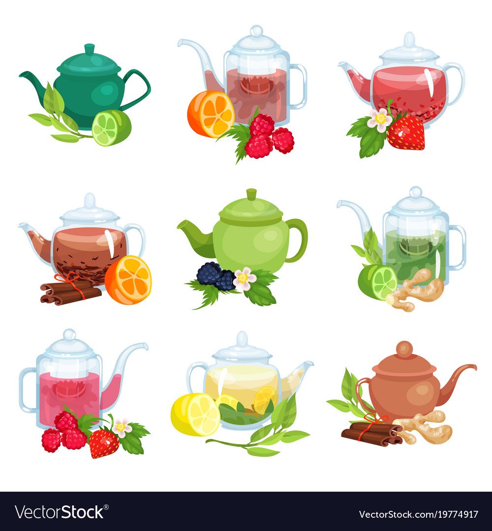 Ягодный чай в чайнике на белом фоне