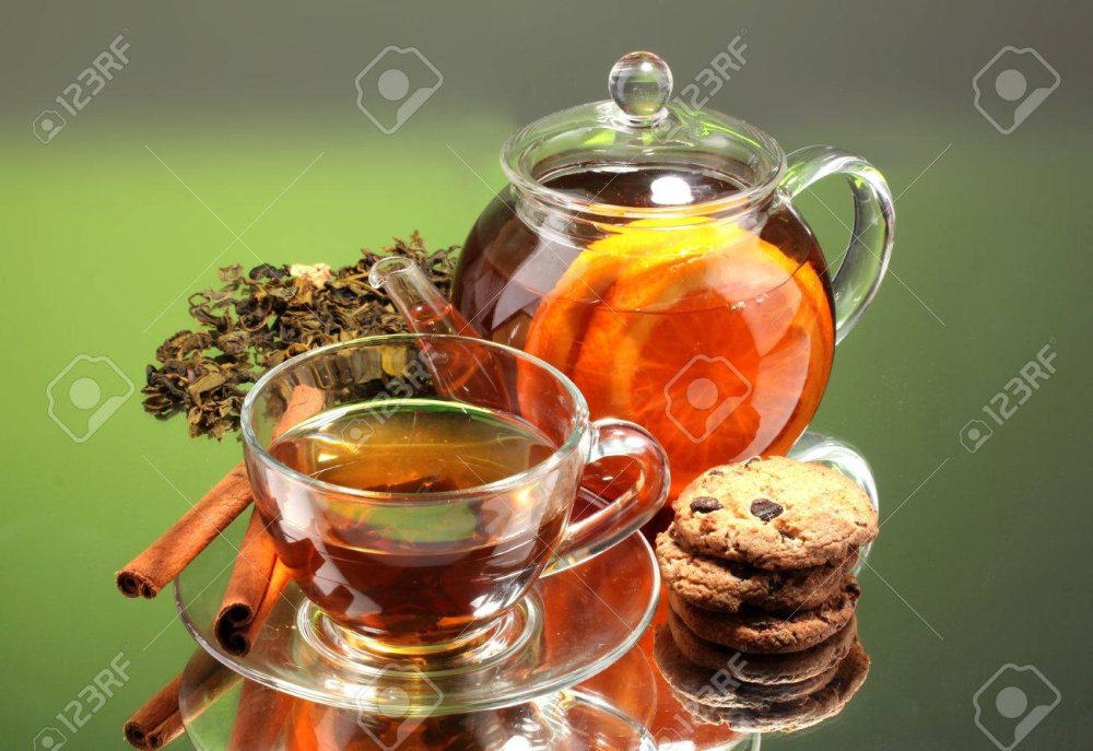 Фруктовый чай в чайнике