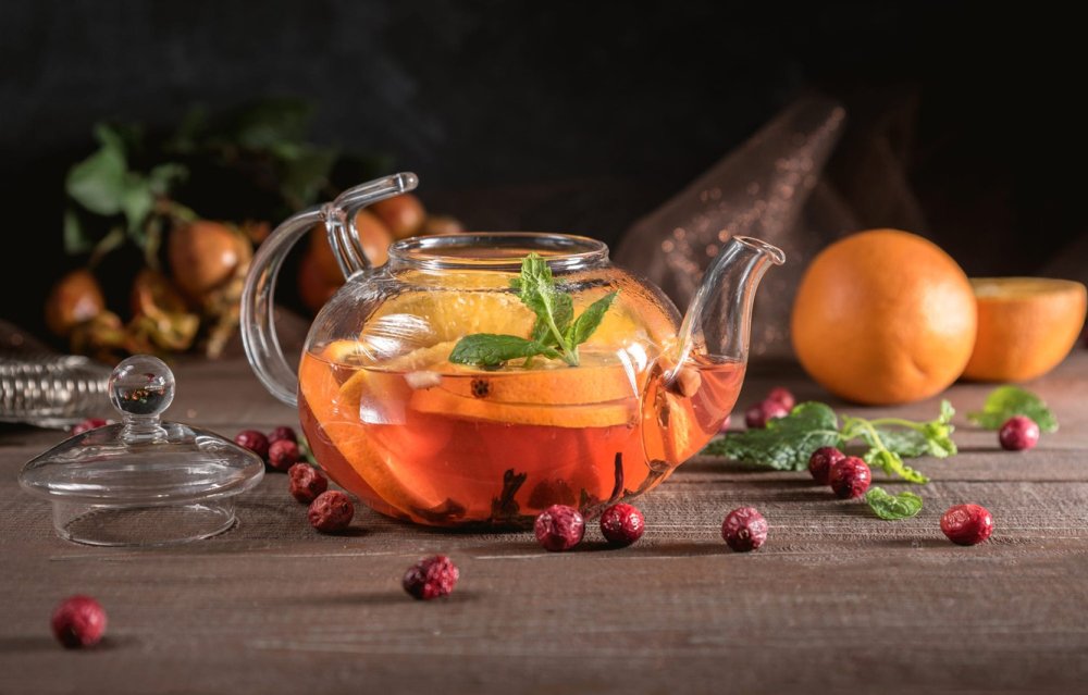 Цитрусовый чай в чайнике