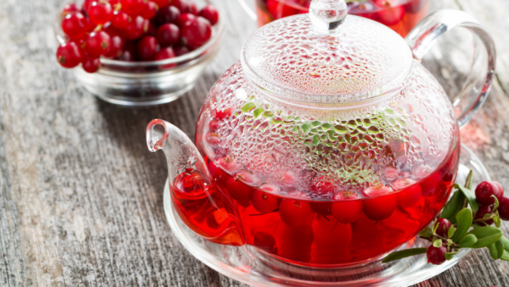 Фруктовый чай в чайнике