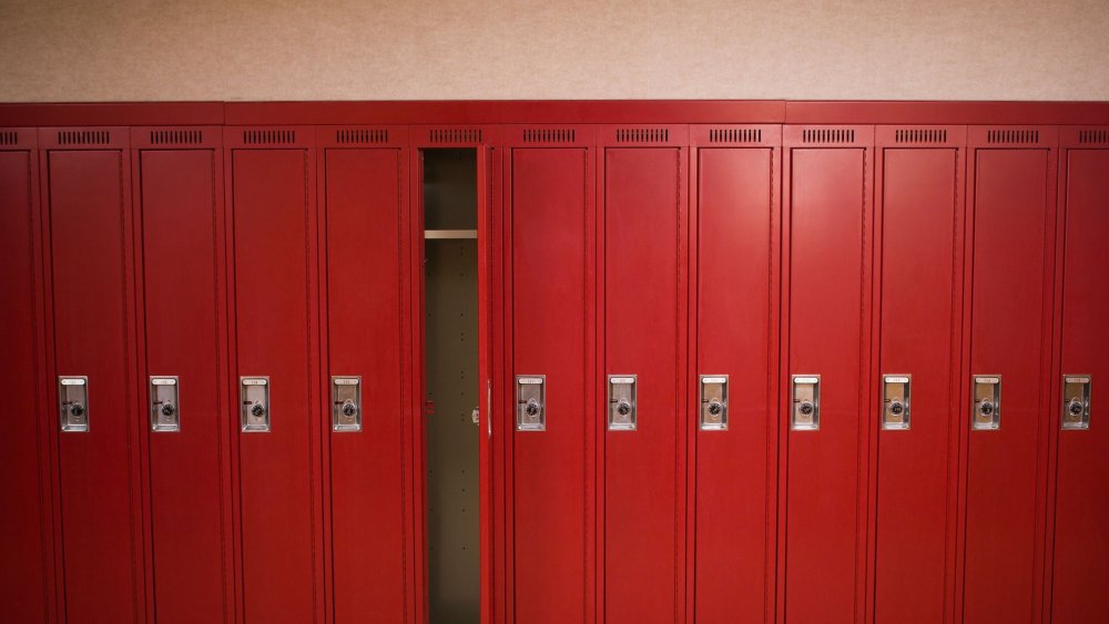 Школьные шкафчики