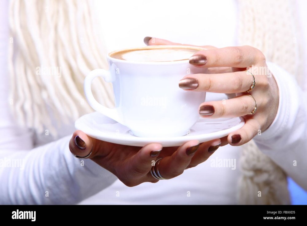 Чашка кофе в руках