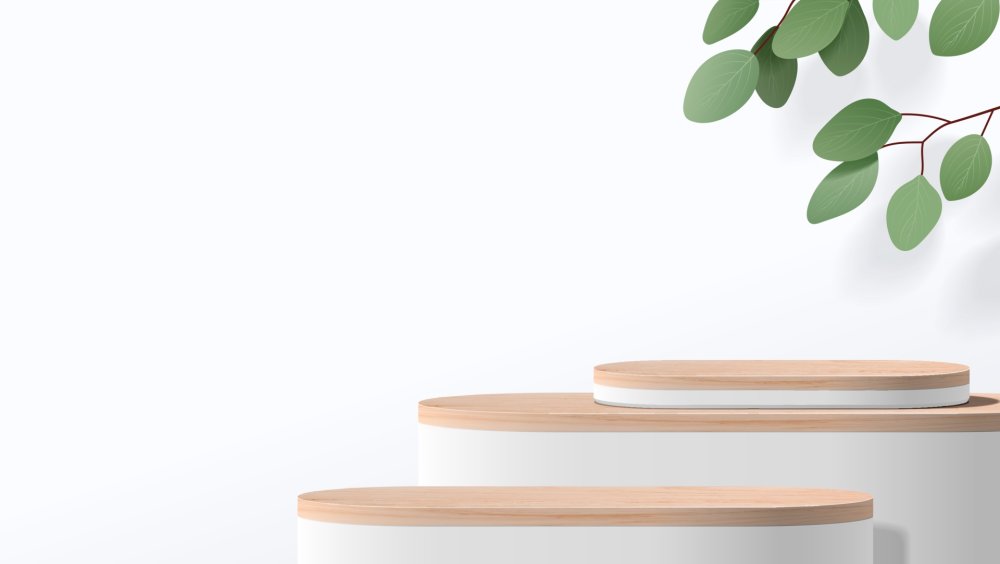 Пустые полки на стене