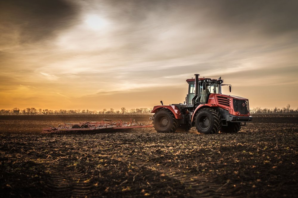 Российский трактор Кировец 744