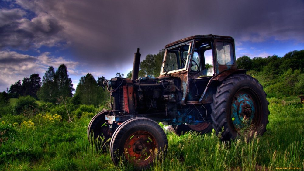 Красивый трактор