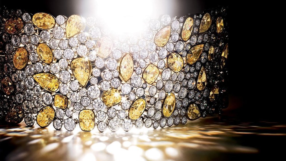 Бриллианты на золотом фоне