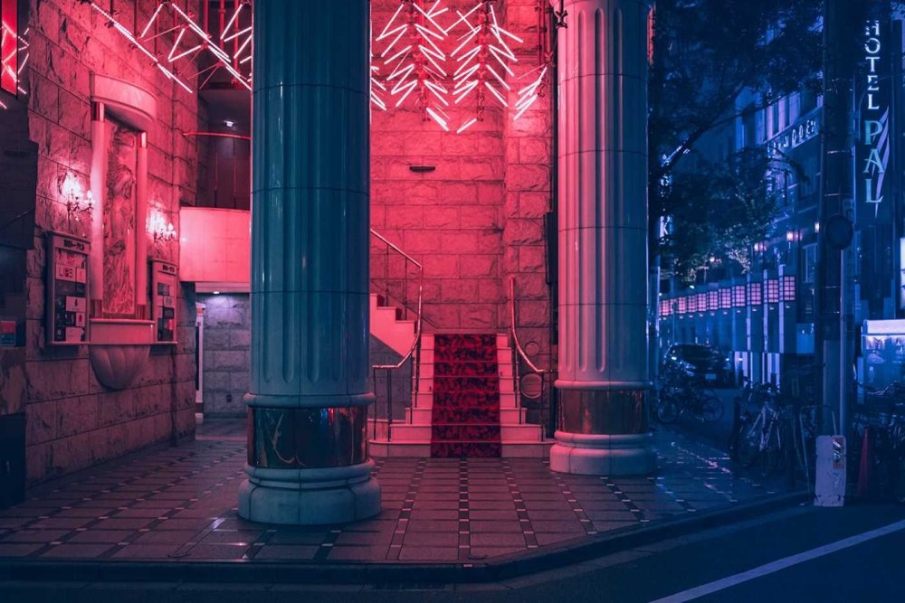 Люди танцуют в ночном клубе