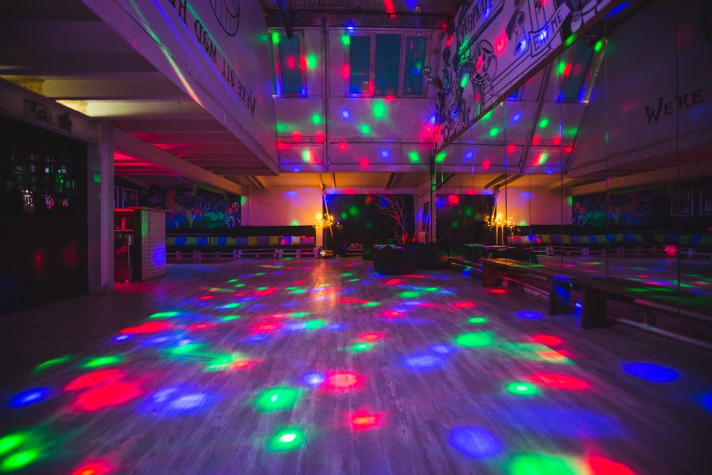 Неоновая комната