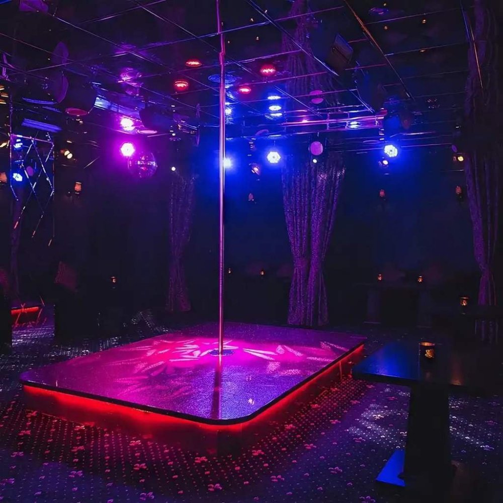 Неоновый город фон стена