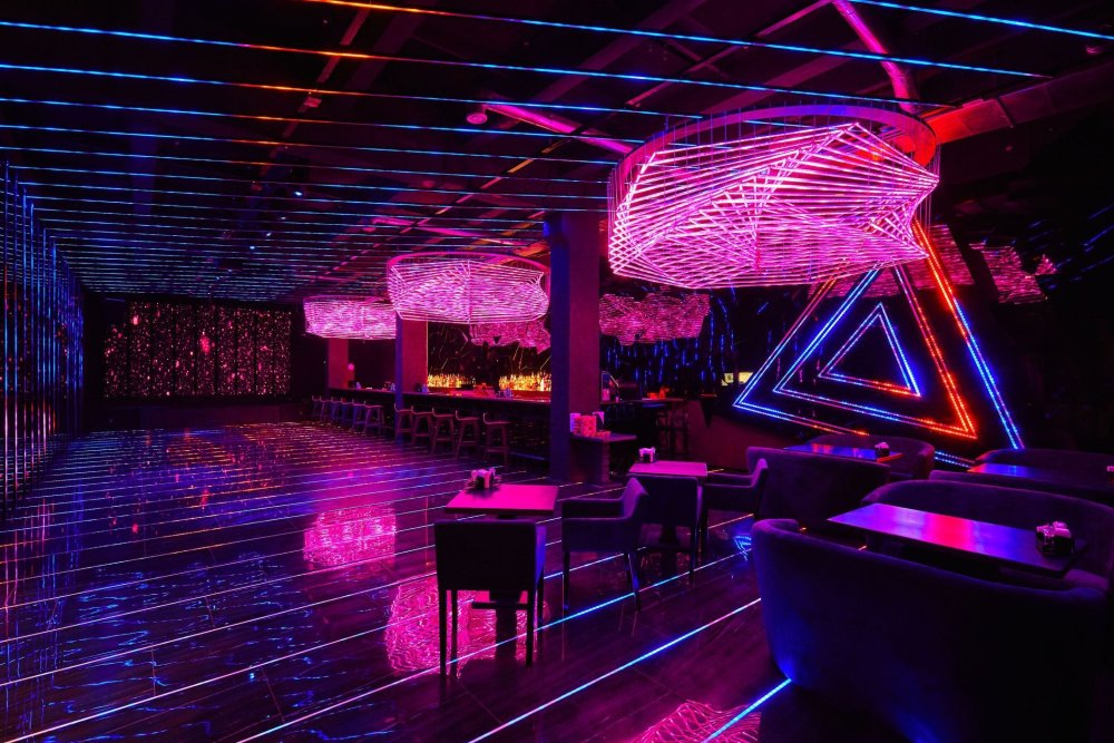 Сцена дискотеки