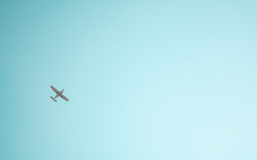 Самолет в небе