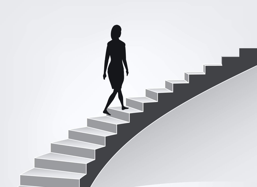 Поднимается по лестнице