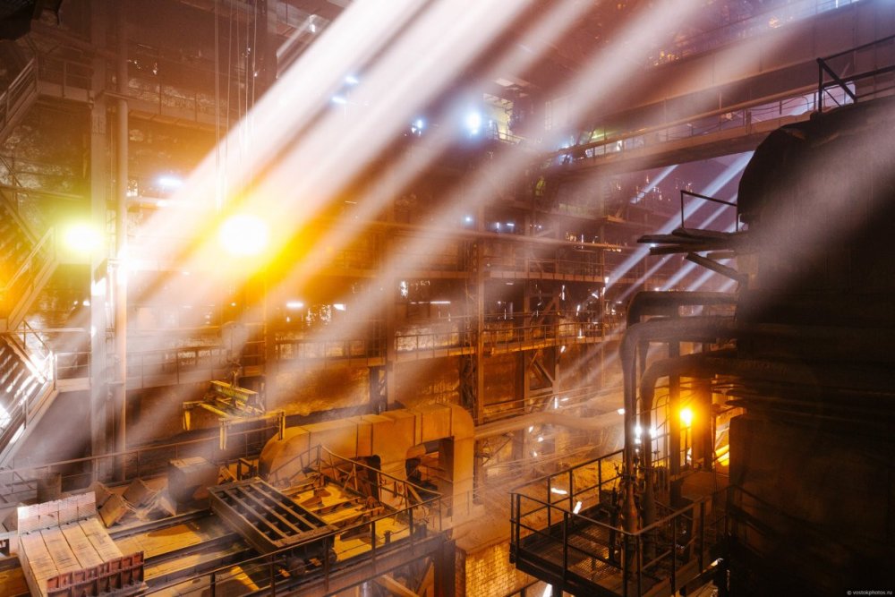 Нижнетаги́льский металлурги́ческий комбина́т