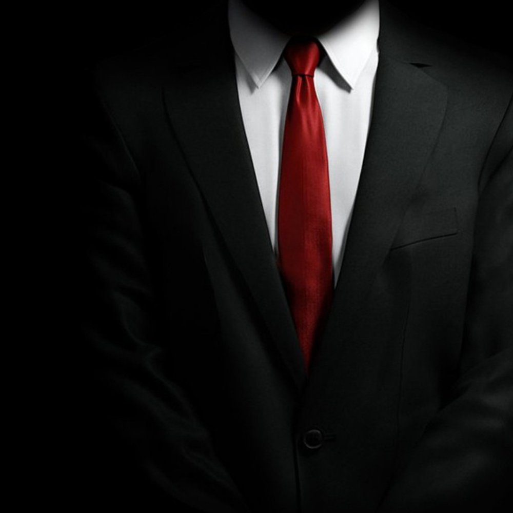 Пиджак на черном фоне