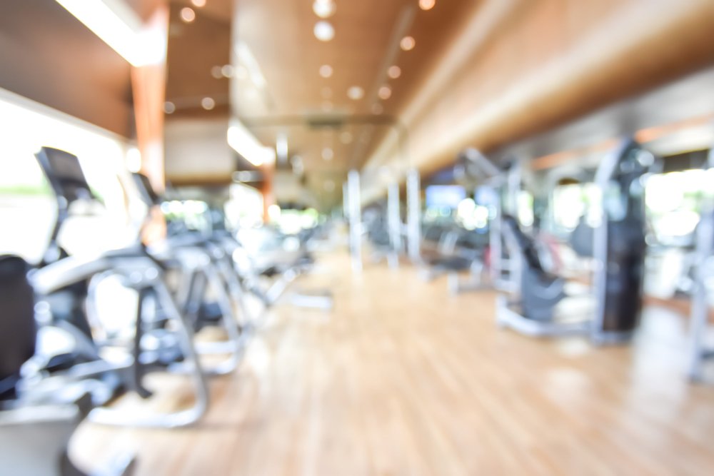 Фитнес зал фон размытый