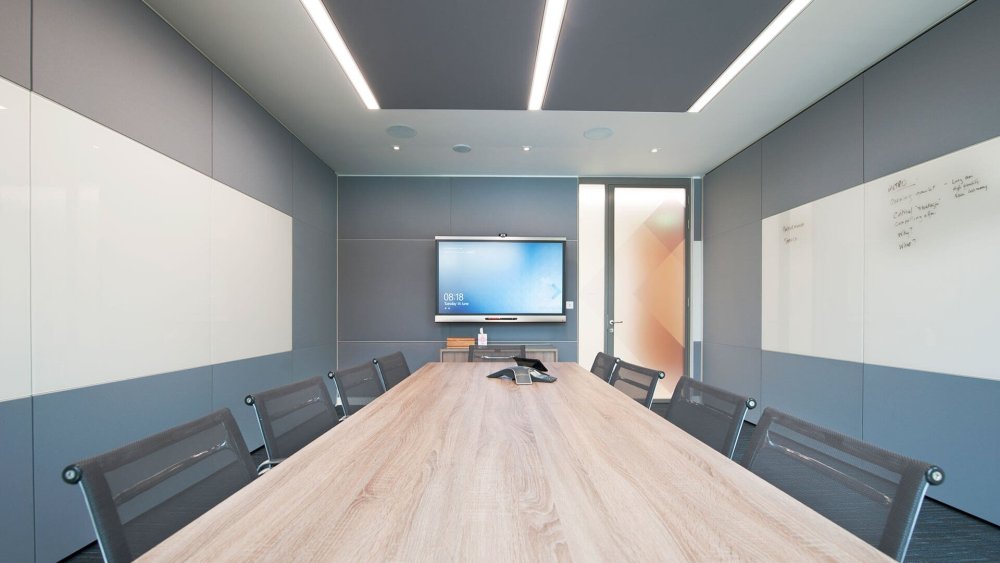 Офисная стена