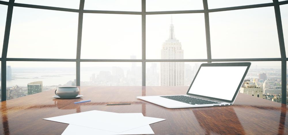 Офисный стол окно фон