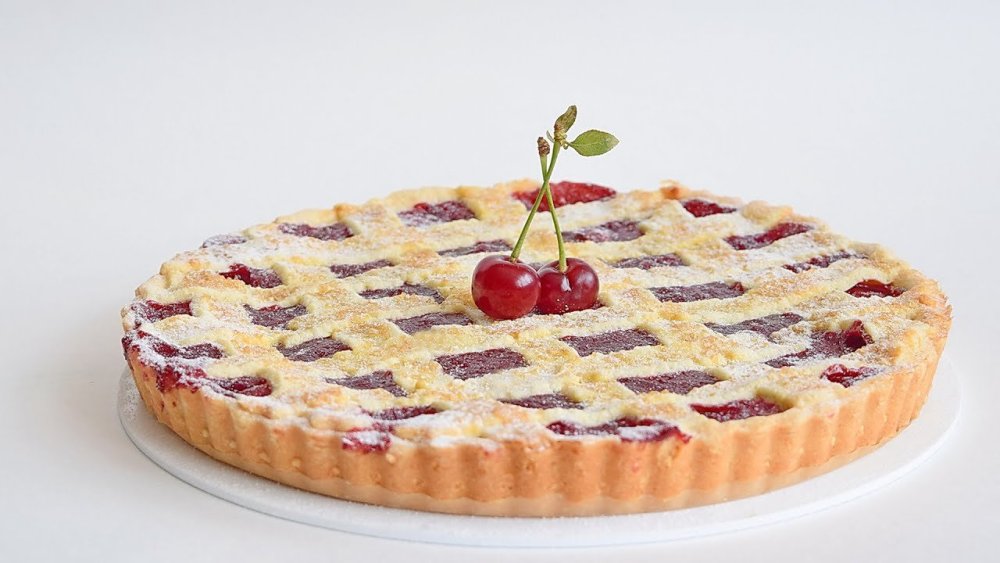 Песочный пирог с вишней