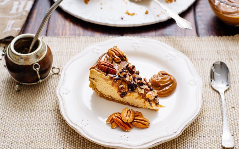 Тарелка с пирожным