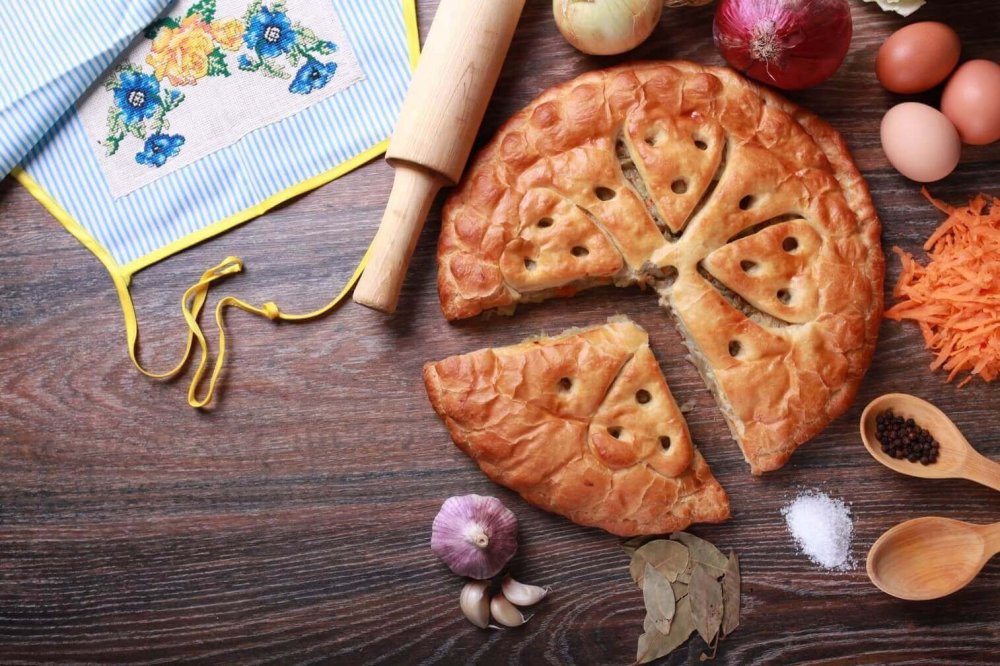 Выпечка на деревянной доске