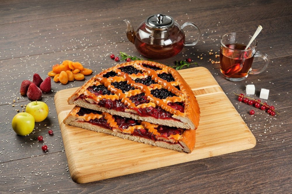 Пирог на столе