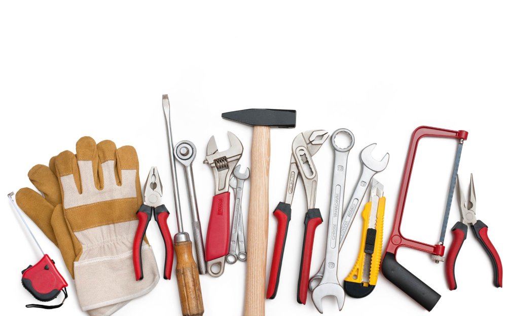 Старинные инструменты на деревянном фоне