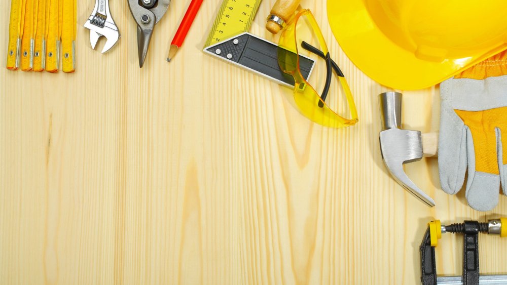 Рисование столярных и слесарных инструментов