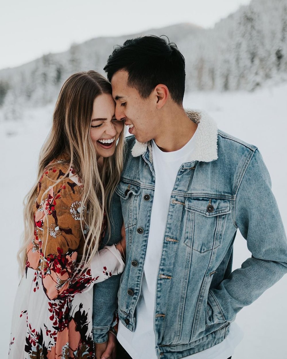 Влюбленные зимой ночью