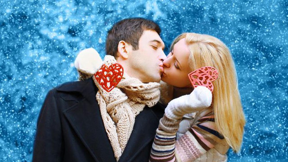 Сердечко из снега