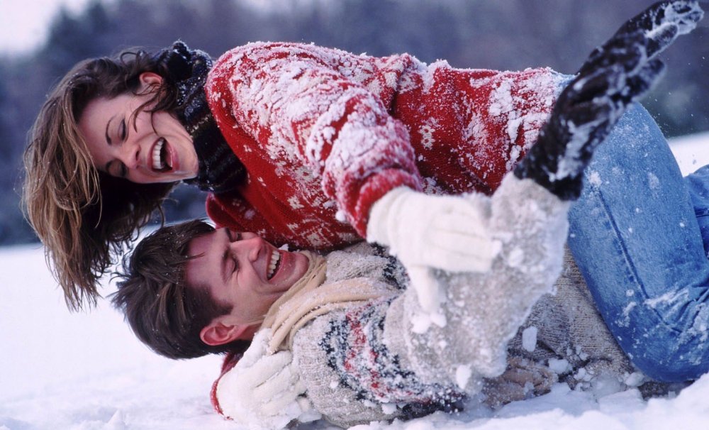 Держаться за руки зимой