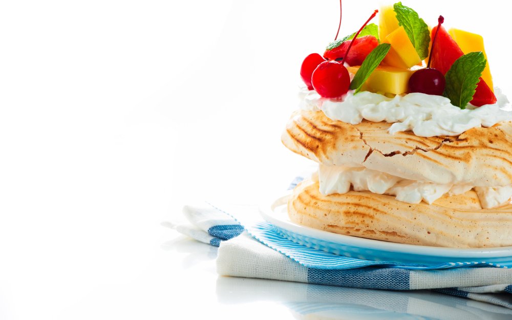 Десерты на темном фоне