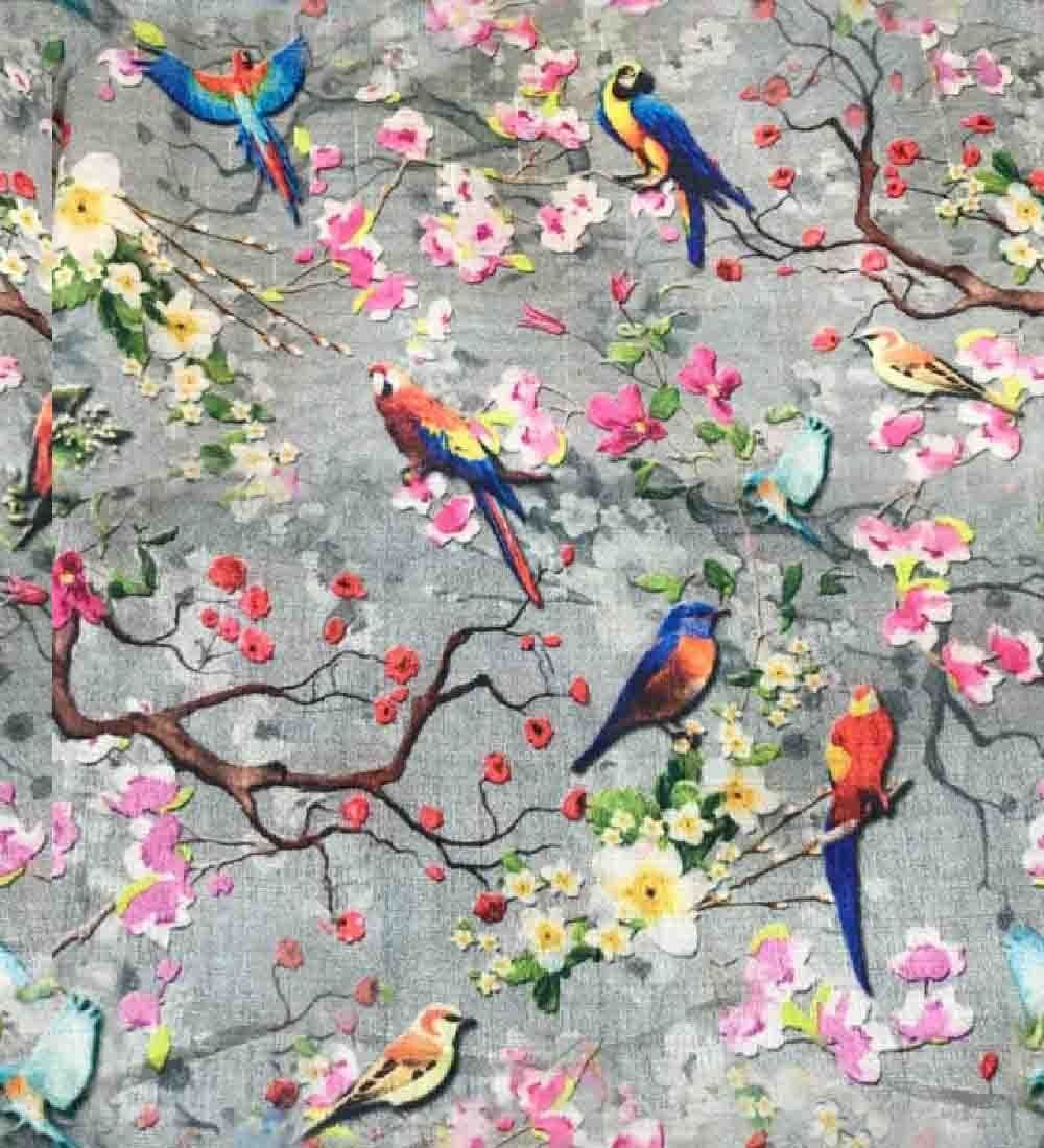 Птичка на пальце