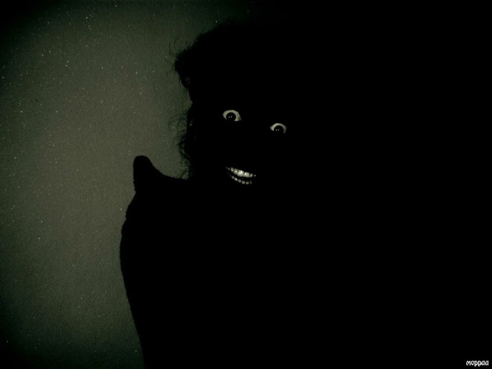 Демон на черном фоне