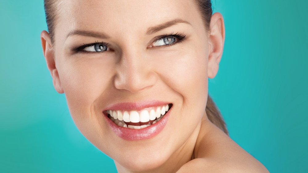 Девушка с идеальной улыбкой