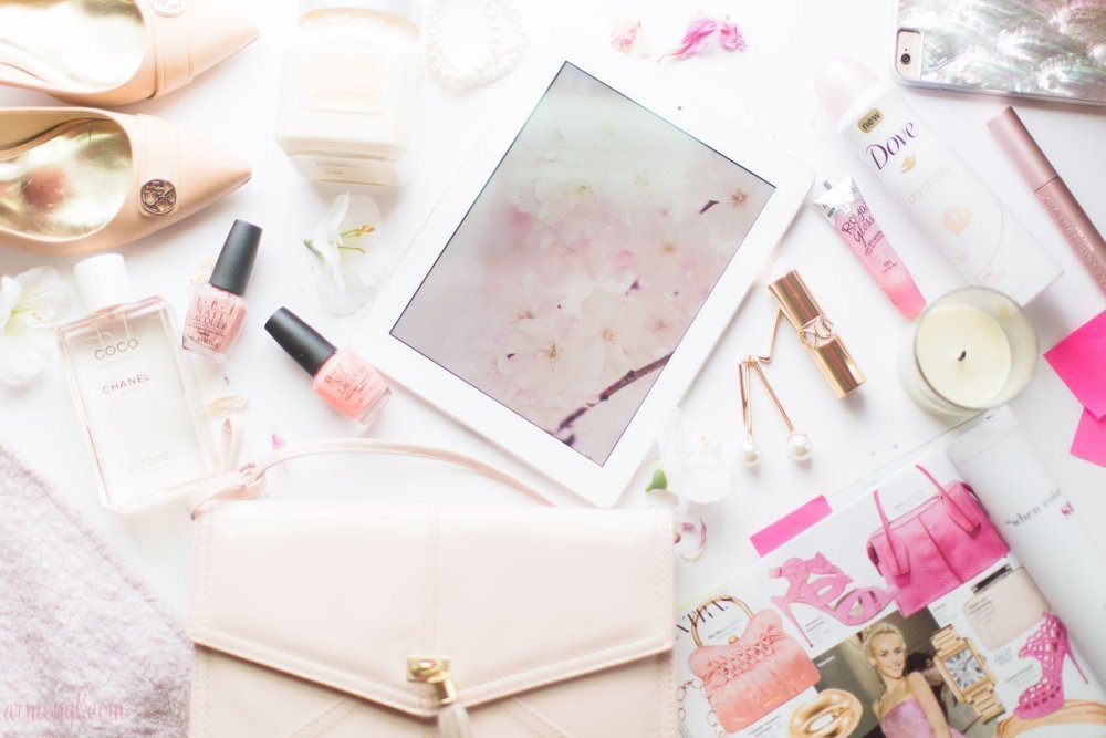 Косметика в пастельных тонах