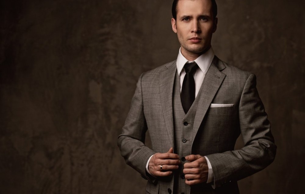 Силуэт мужчины в костюме