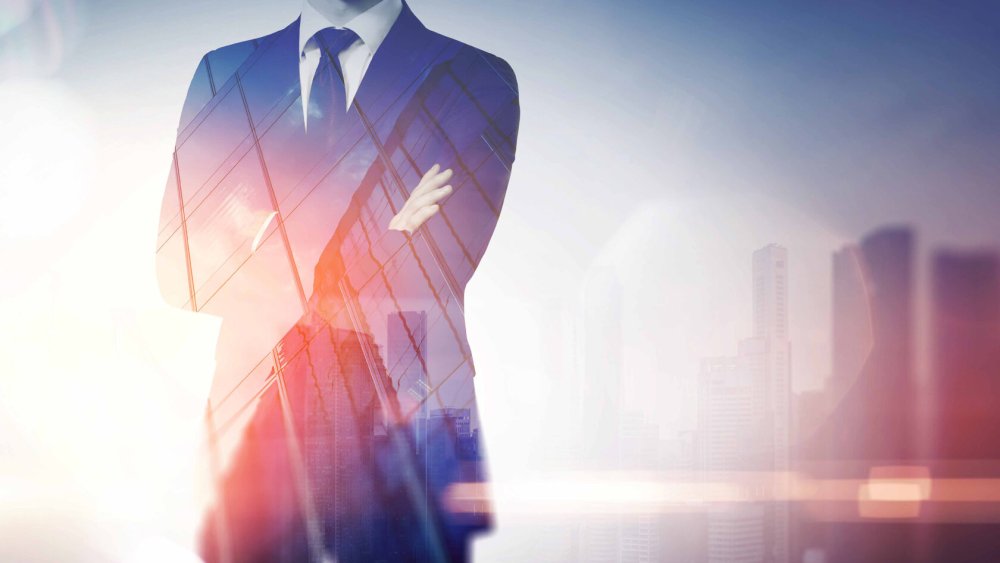 Стильный мужчина в костюме