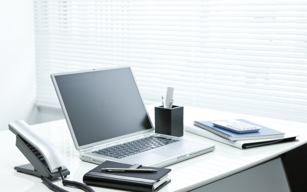 Рабочее место с ноутбуком