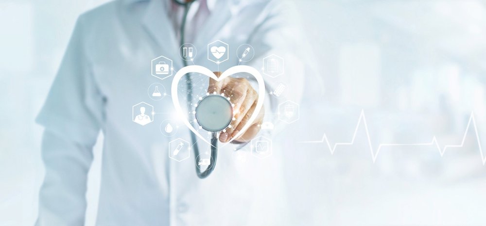 Сердце в руках медика