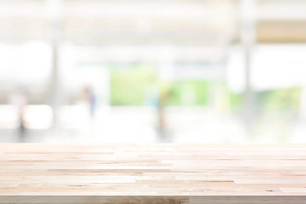 Столешница на фоне окна