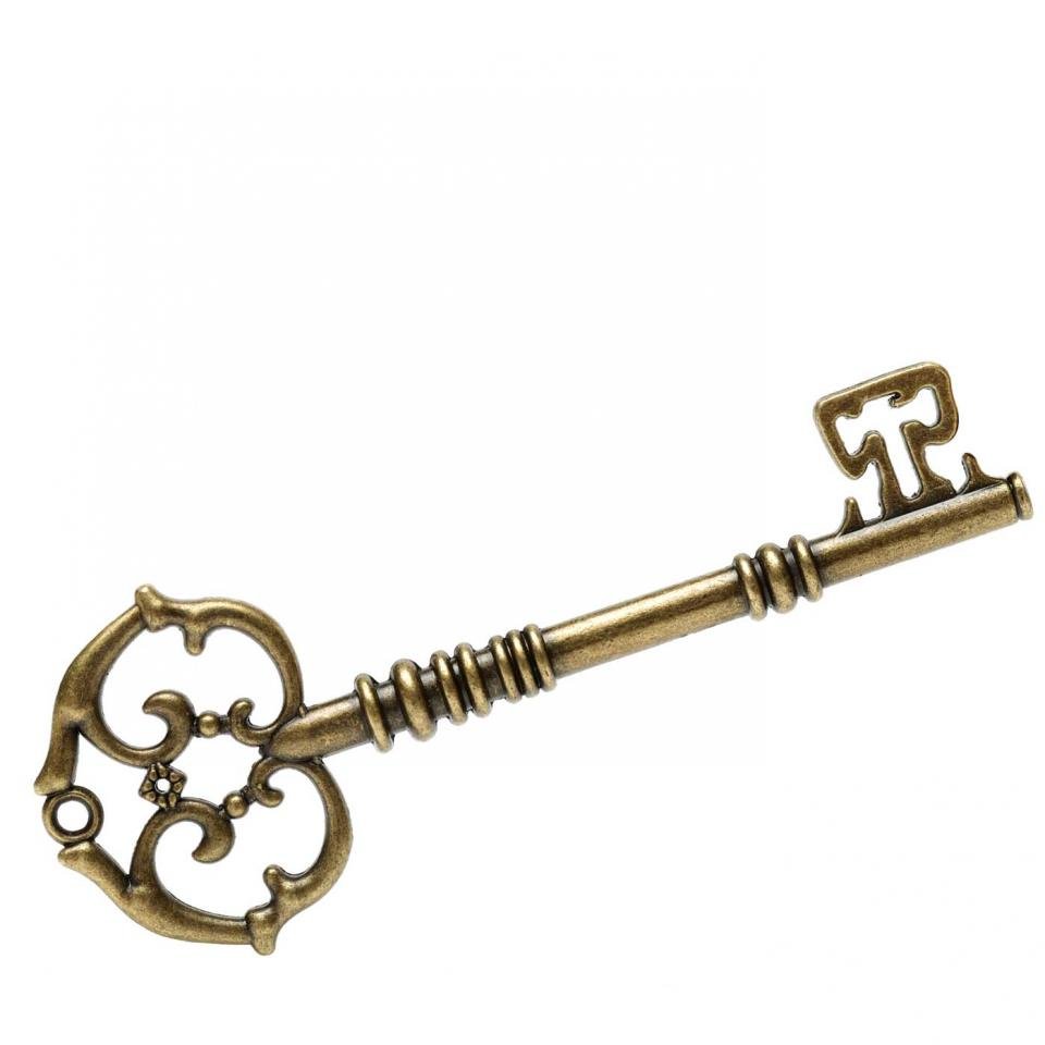 Страшный ключ на белом фоне