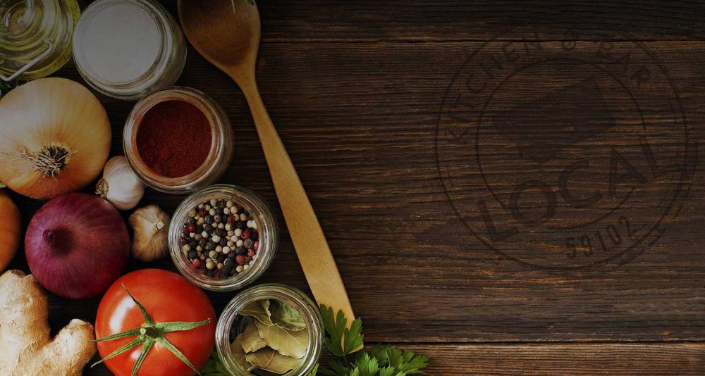 Блюда на деревянном фоне