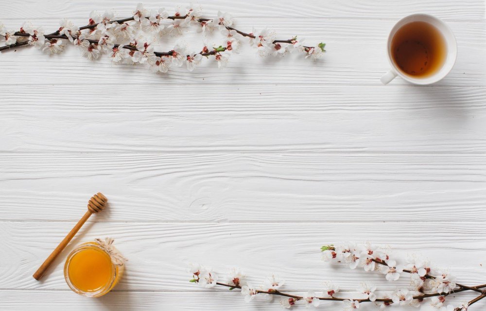 Светлая поверхность стола