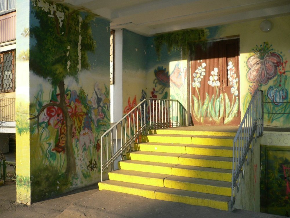 Красивый подъезд в пятиэтажке