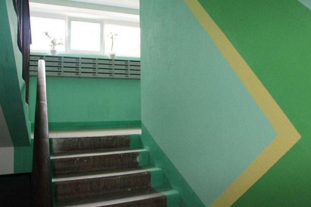 Красивый чистый подъезд