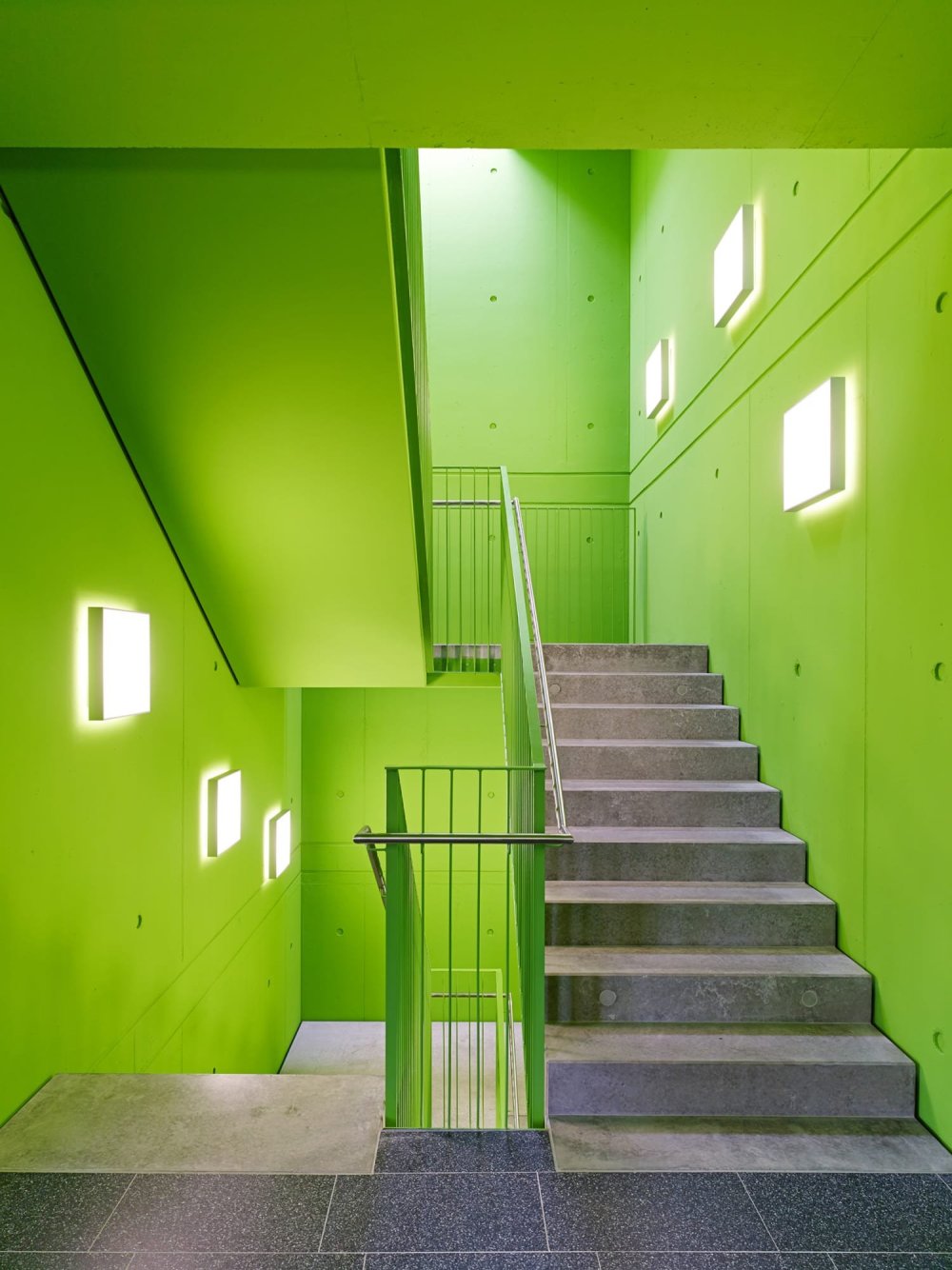 Салатовые стены