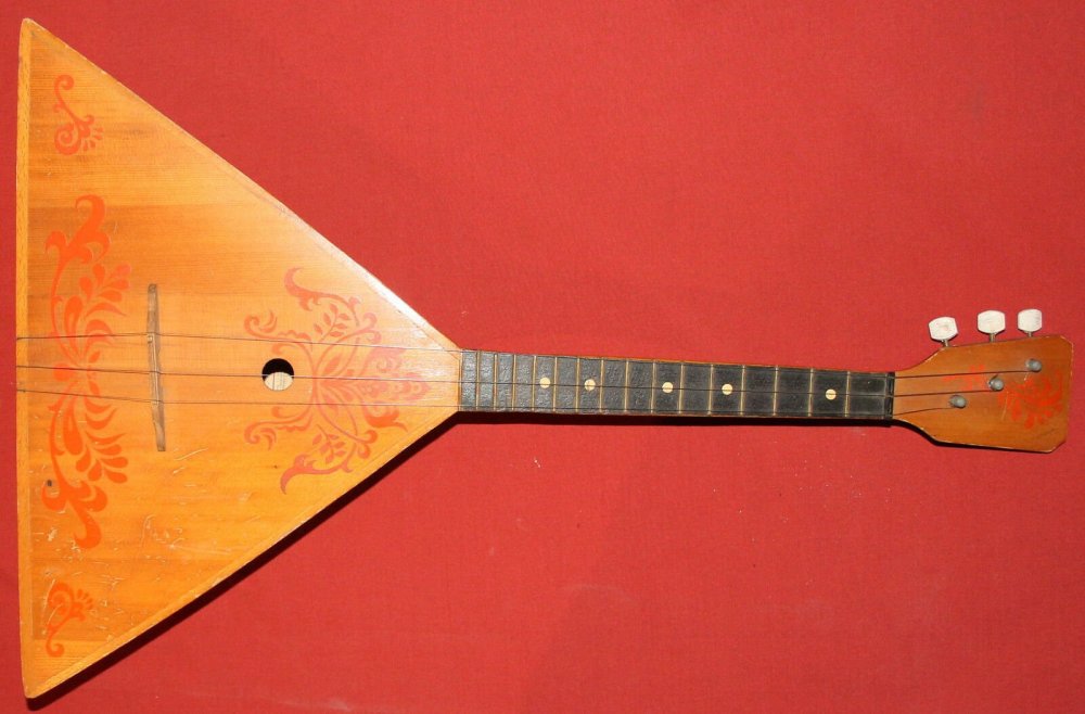 Народный инструмент балалайка