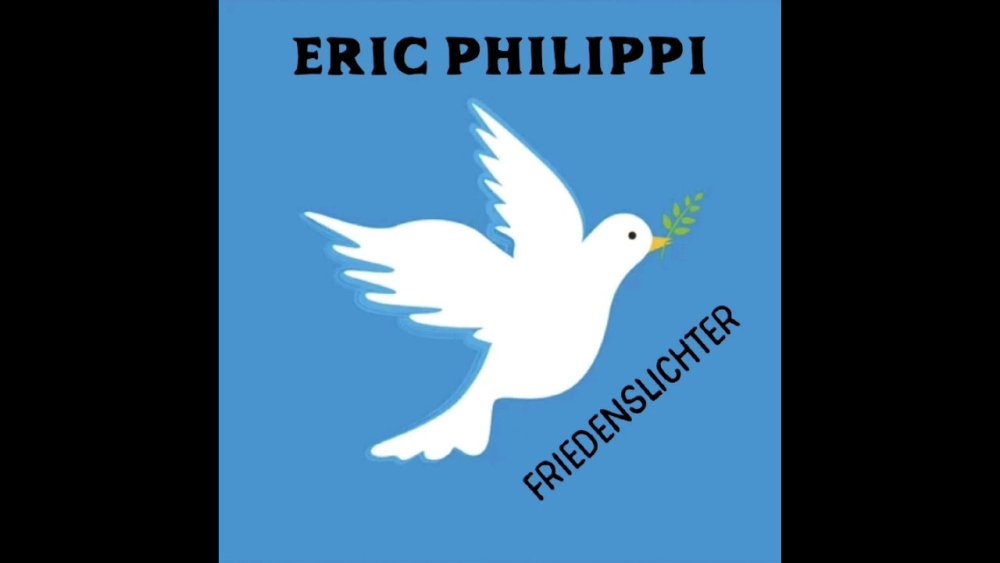 Голубь мира на синем фоне