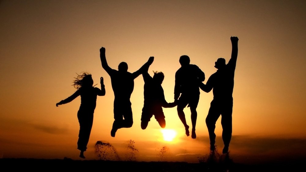 Человек на фоне заката